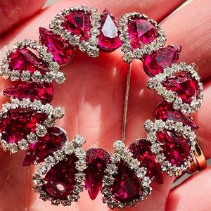 Vintage Weiss signed Fuchsia brooch. Glamorous and elegant! 1950’s Rare!